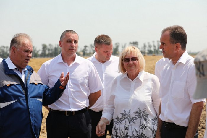 Губернатор Краснодарского края оценил уборку на полях «Прогресс Агро»